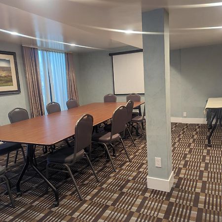 Wyndham Visalia Hotel Bagian luar foto