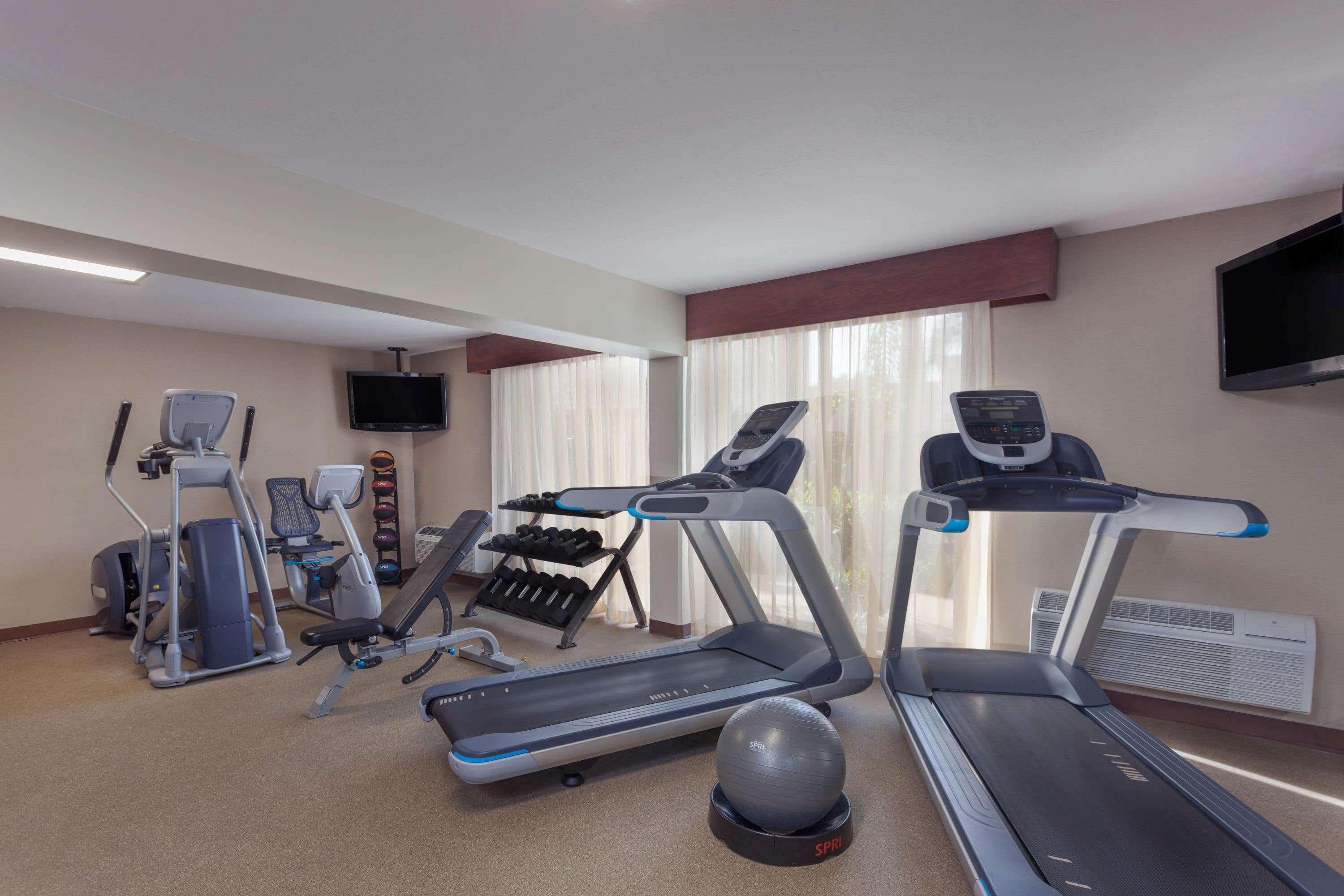 Wyndham Visalia Hotel Bagian luar foto