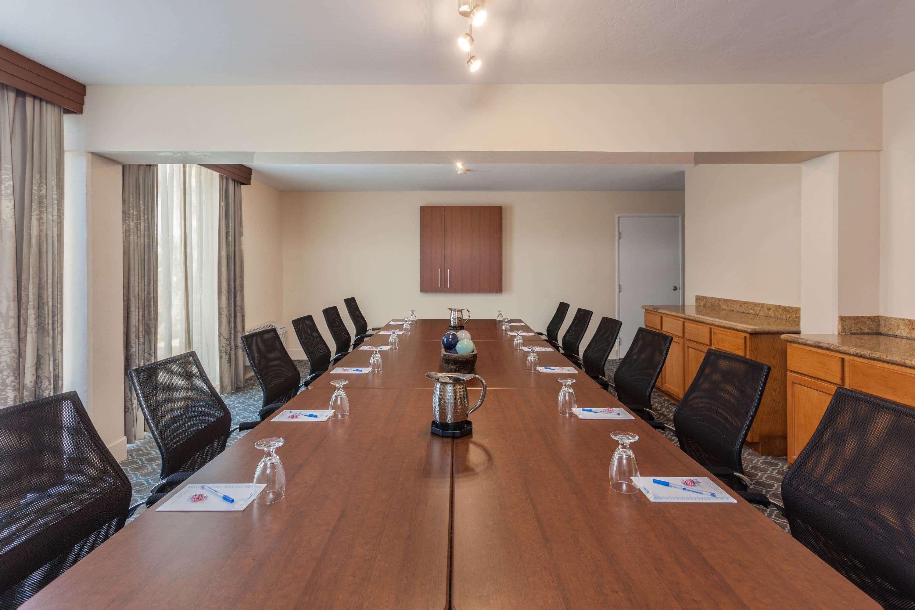 Wyndham Visalia Hotel Bagian luar foto