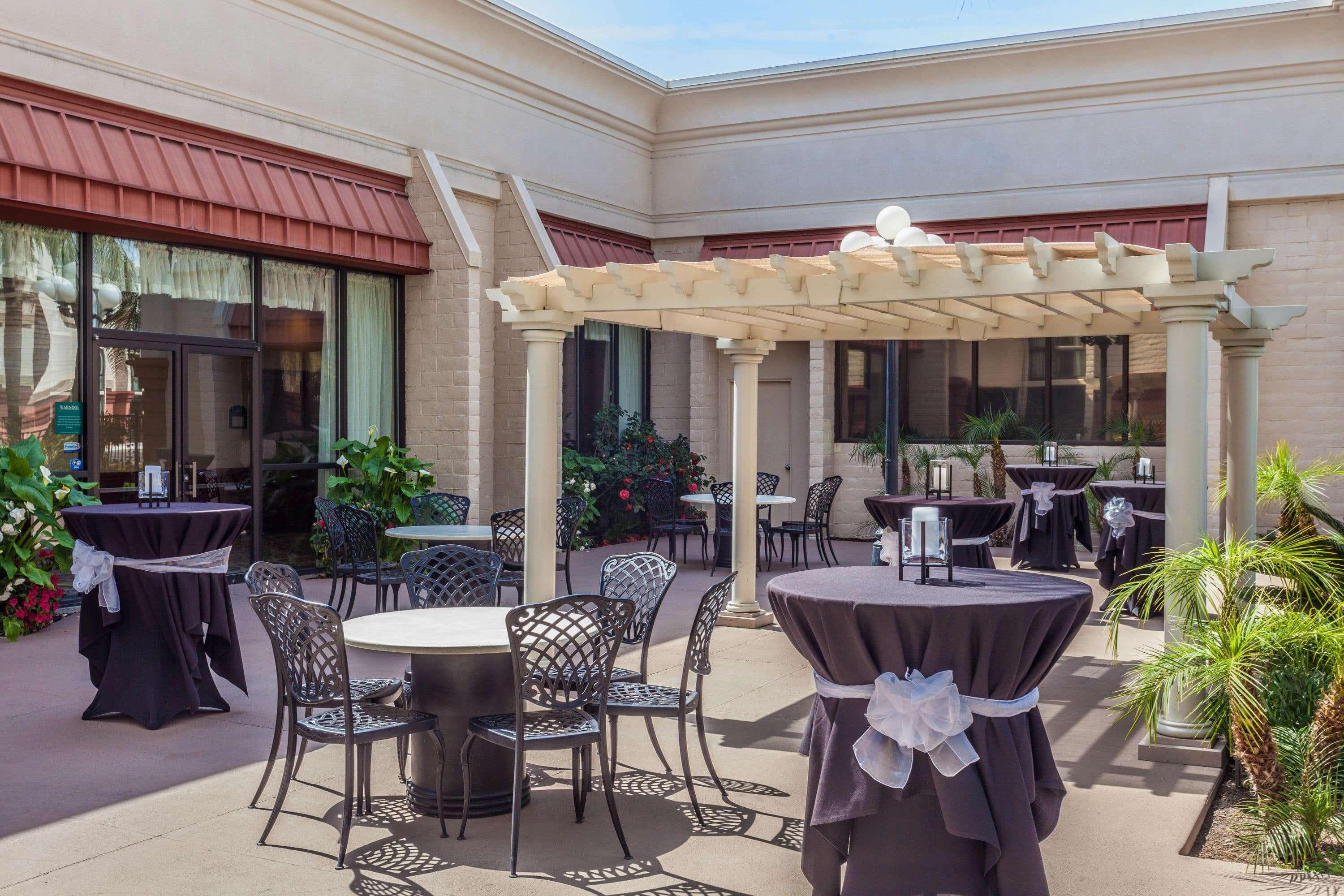 Wyndham Visalia Hotel Bagian luar foto