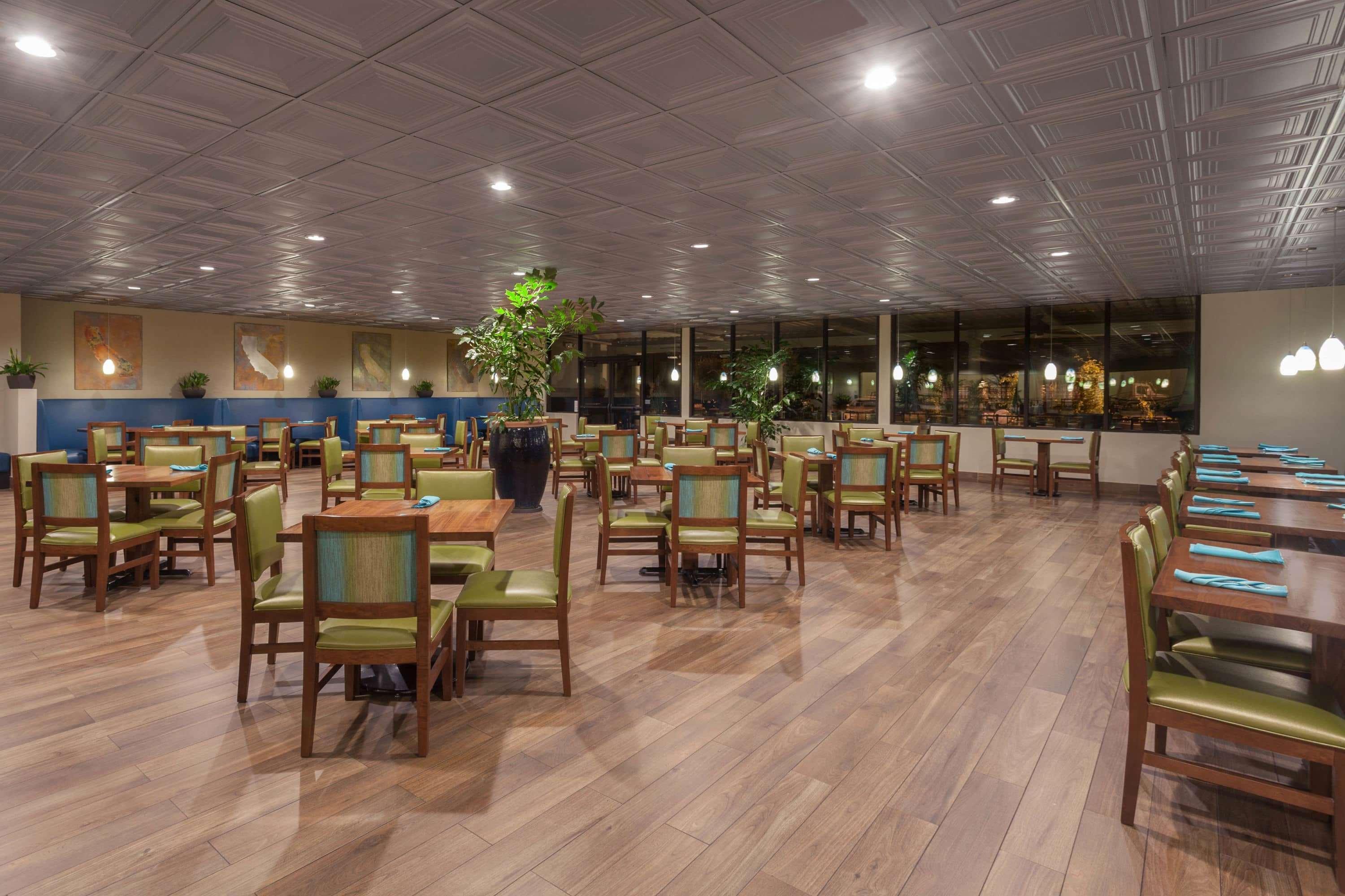 Wyndham Visalia Hotel Bagian luar foto