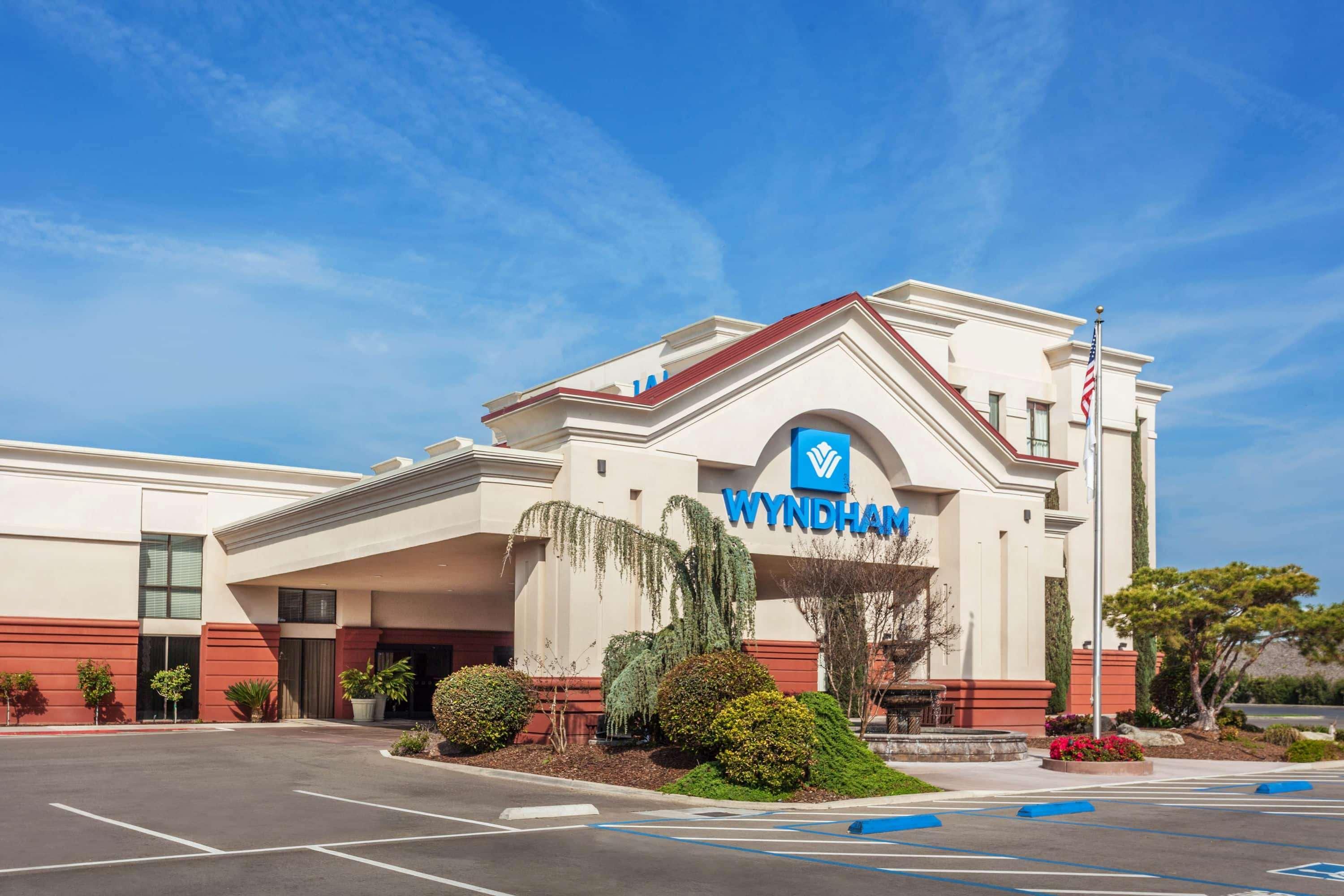 Wyndham Visalia Hotel Bagian luar foto