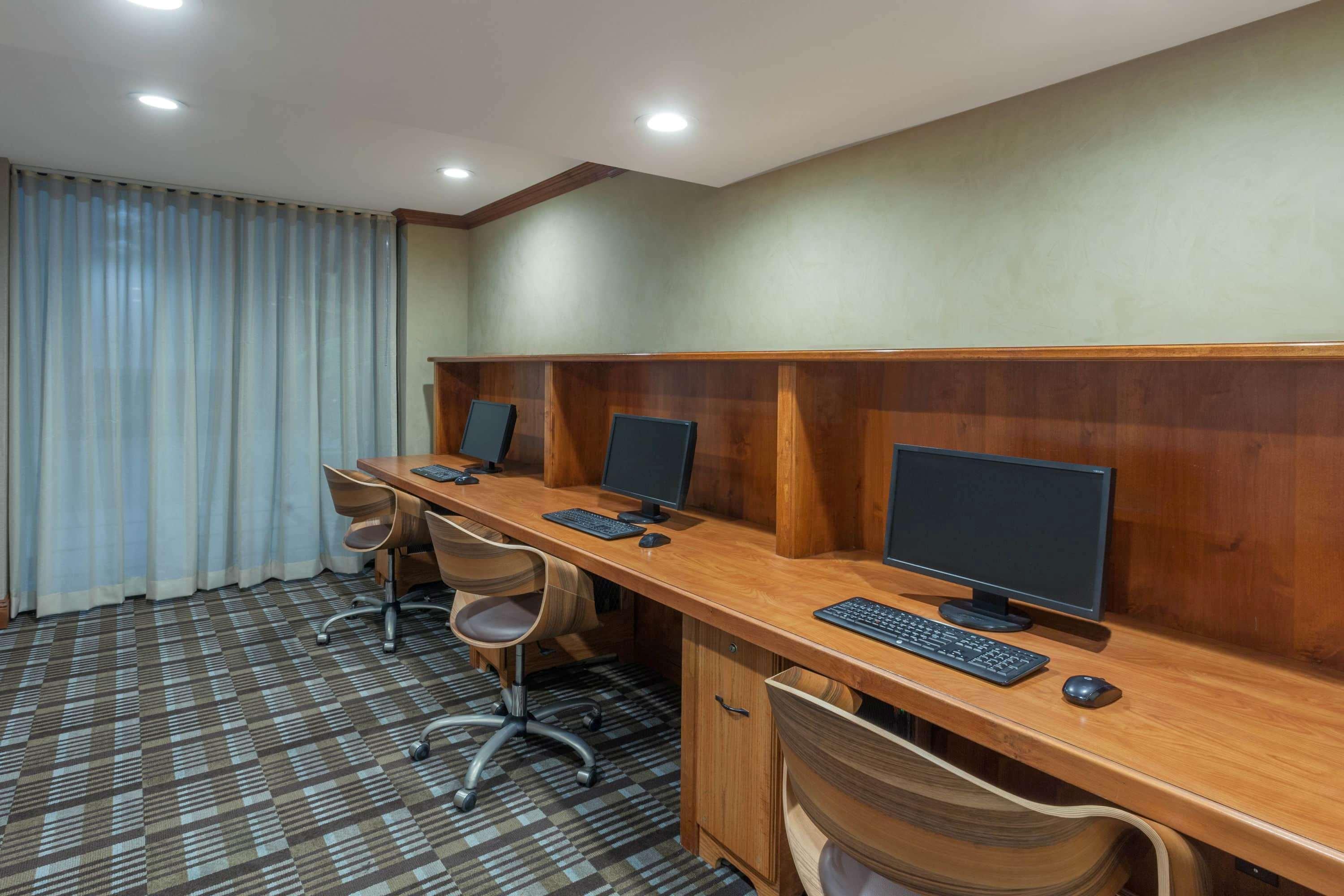 Wyndham Visalia Hotel Bagian luar foto