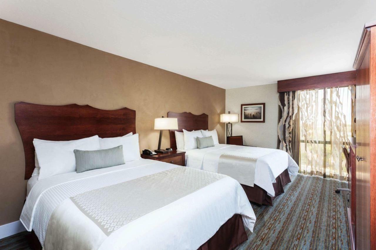 Wyndham Visalia Hotel Bagian luar foto