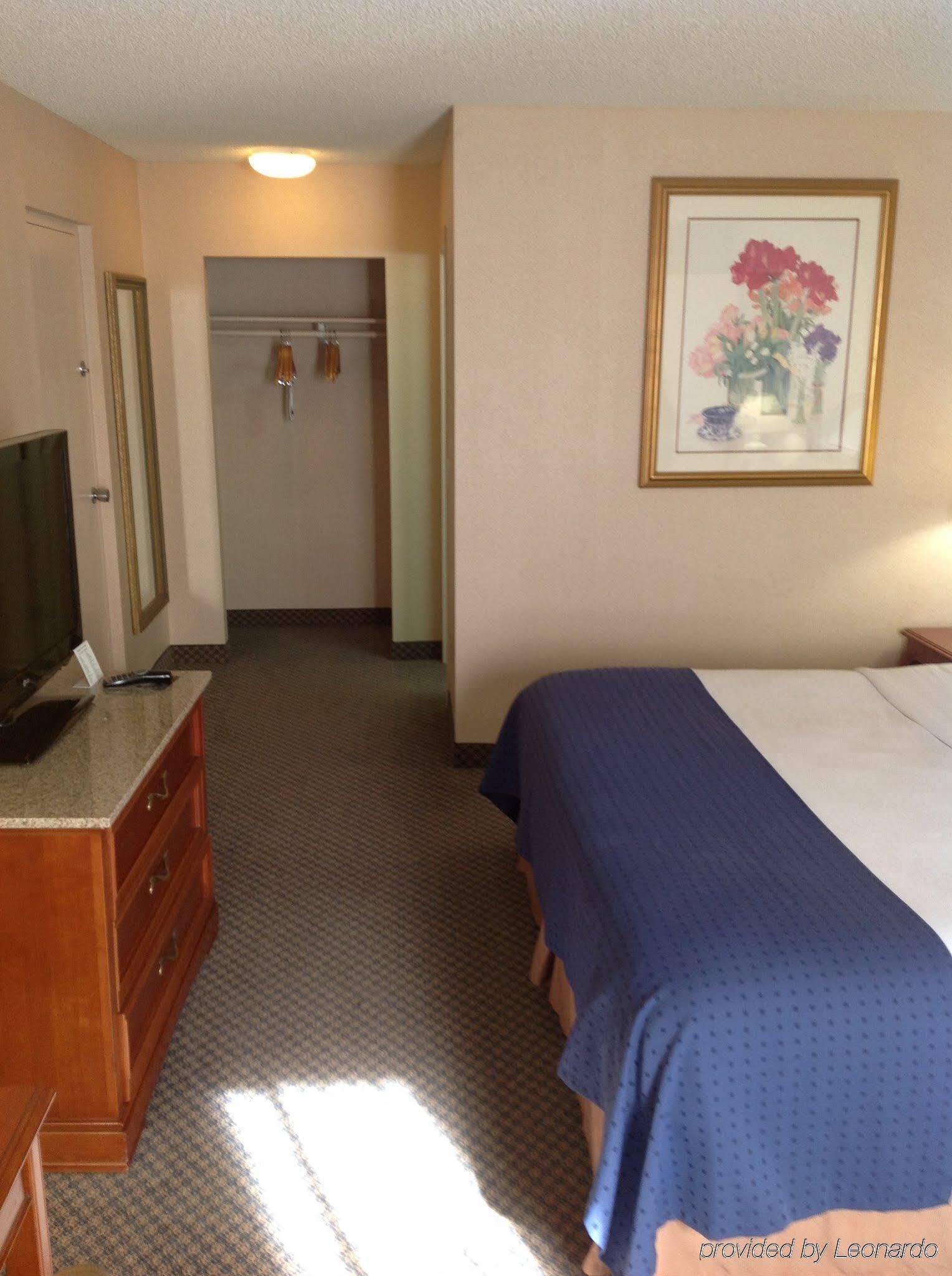 Wyndham Visalia Hotel Bagian luar foto