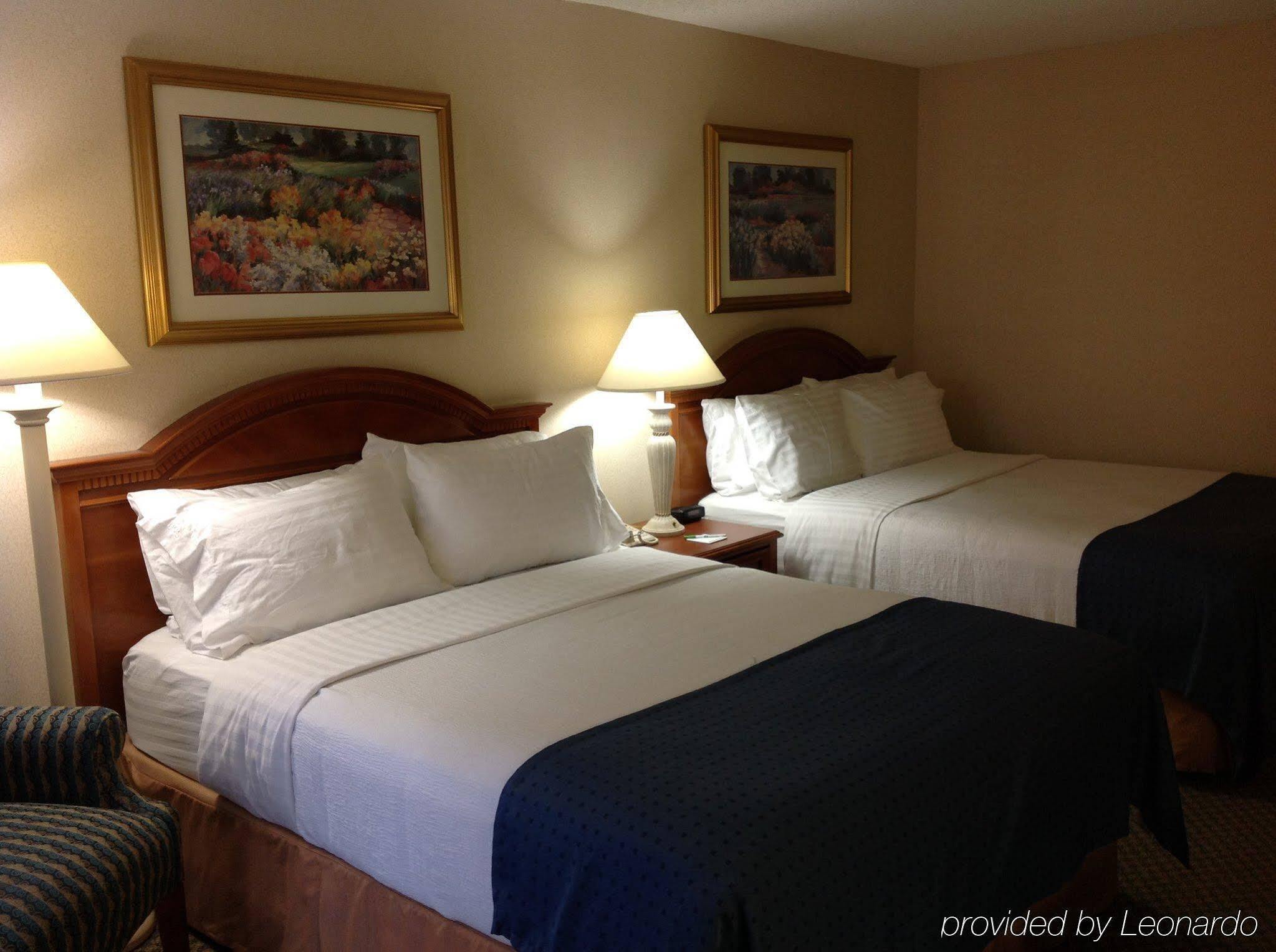 Wyndham Visalia Hotel Bagian luar foto