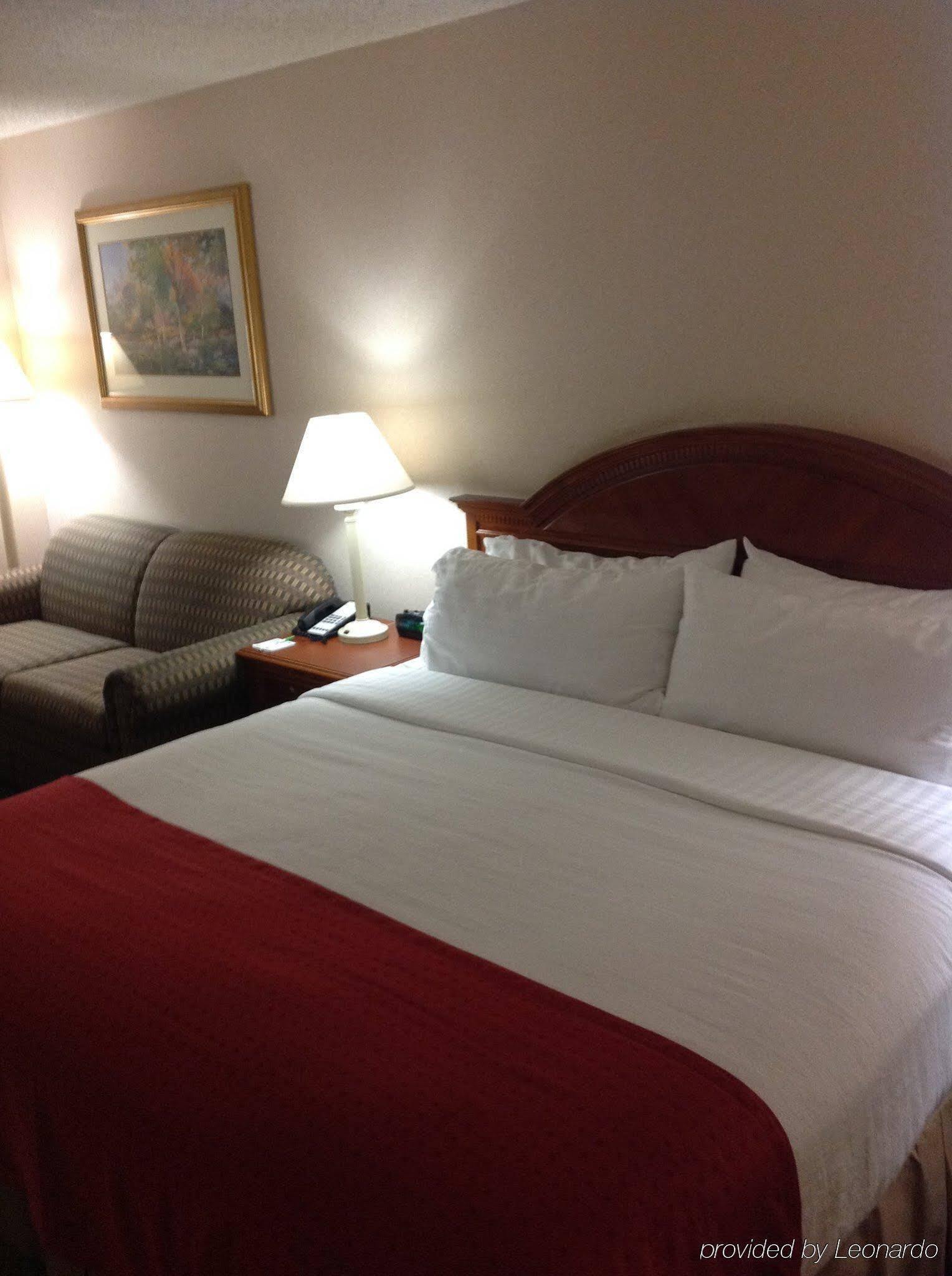 Wyndham Visalia Hotel Bagian luar foto