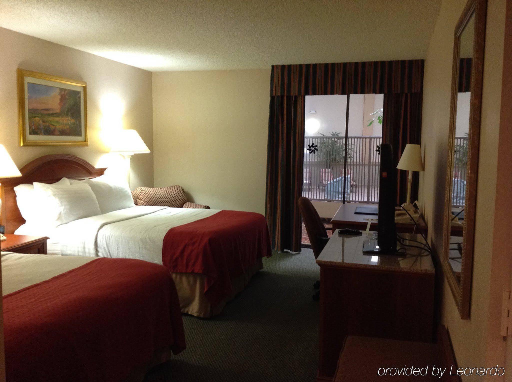 Wyndham Visalia Hotel Bagian luar foto