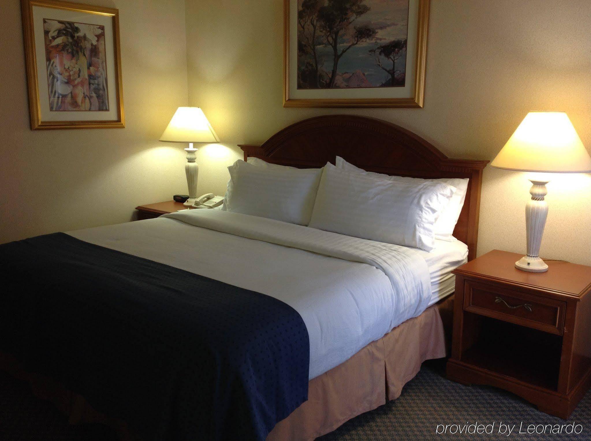 Wyndham Visalia Hotel Bagian luar foto
